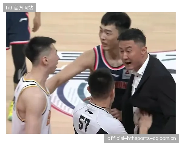 泰国主教练摔战术板两边教练：从“摔跤”到“战略”
